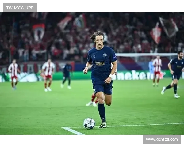 大卫路易斯在现代足球中的位置定位与战术作用解析